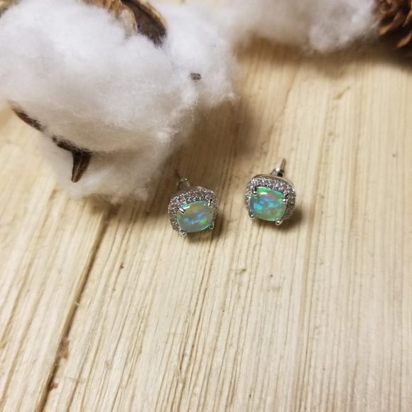 🌋🌋HOST PICK🌋🌋 Light Green GenuineOpal Cushion Cut Earrings in SILVER plating - Picture 9 of 13